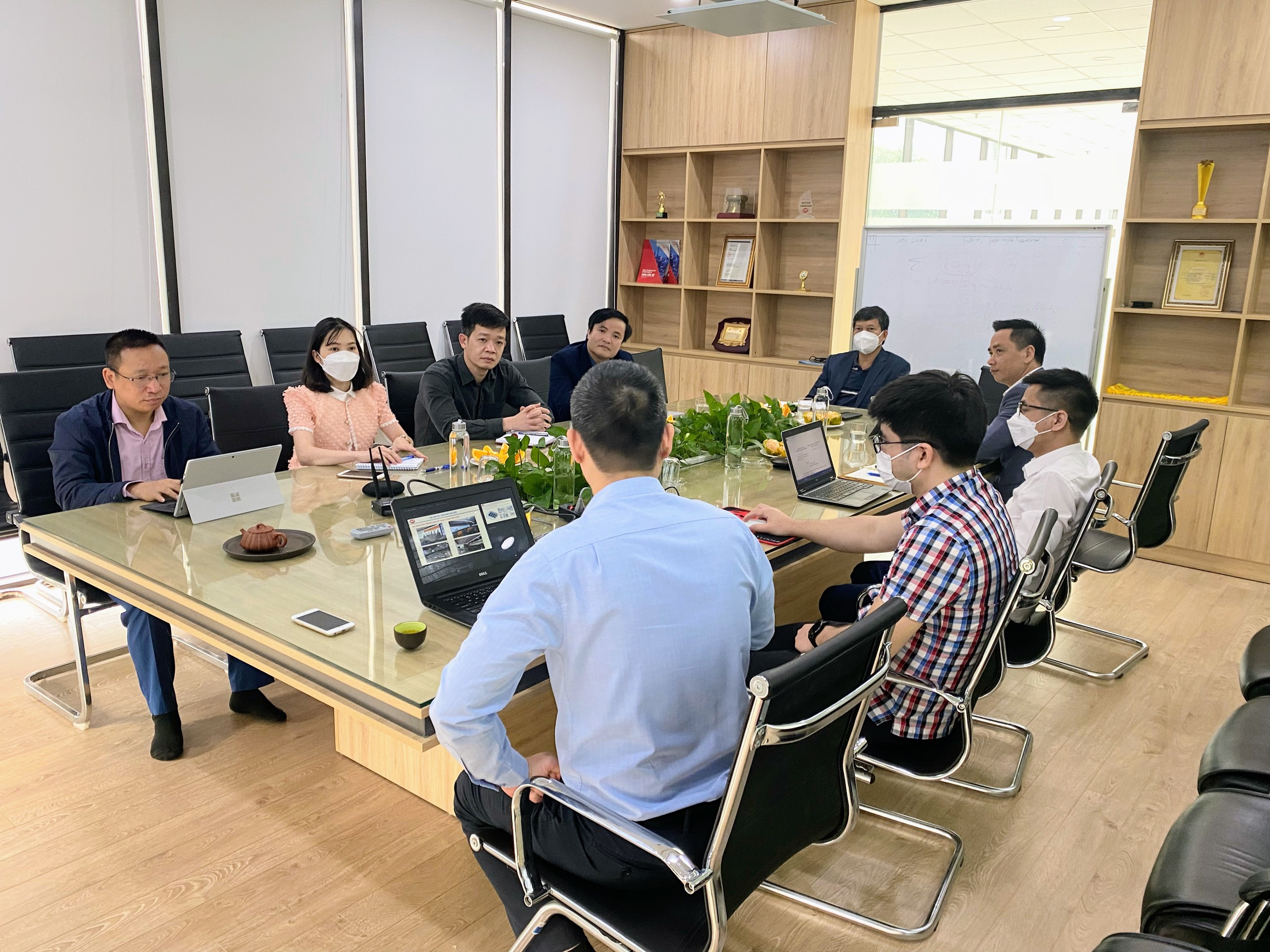 Ông Lê Hữu Phước - Phó Chánh văn phòng UBND tỉnh Quảng Trị đến thăm và làm việc tại Công ty GB